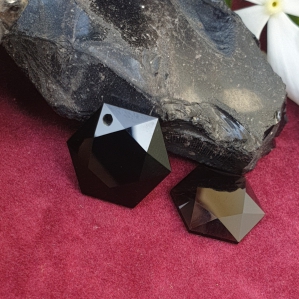 ĐÁ OBSIDIAN VỚI MÀU ĐEN TỰ NHIÊN VÔ CÙNG HUYỀN BÍ VÀ SANG TRỌNG