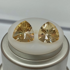 Citrine hình tam giác