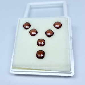 Garnet giác cắt Caro tạo hiệu ứng ánh sáng 