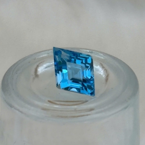 Topaz hình thoi