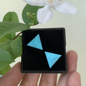 Turquoise hình tam giác