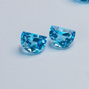 Topaz hình mặt trăng