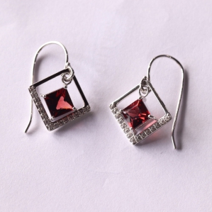 Hoa tai Bạc SV925 kết hợp đá Garnet 5.5mm