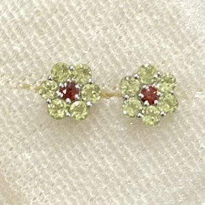 Hoa tai Bạc SV925 Hoa nhí siêu xinh kết hợp đá Peridot & Garnet