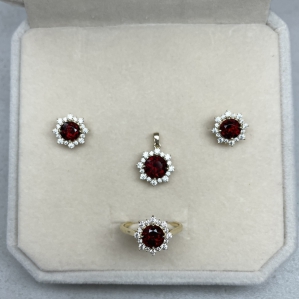 BỘ TRANG SỨC KẾT HỢP GIỮA VÀNG 10KYG VÀ ĐÁ QUÝ GARNET VÔ CÙNG SANG TRỌNG