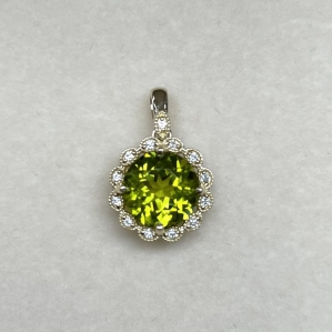 MẶT DÂY CHUYỀN KẾT HỢP GIỮA VÀNG 10KYG VÀ ĐÁ QUÝ GARNET, TOPAZ, PERIDOT.