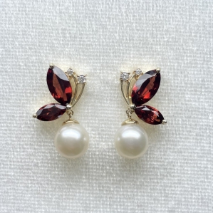 Hoa tai Vàng K10YG kết hợp đá Garnet & Ngọc trai Akoya vô cùng sang trọng