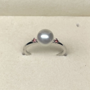 Nhẫn Ngọc Trai Akoya chất liệu Bạc SV925 kết hợp đá Garnet 