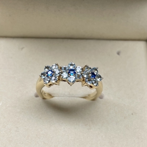 NHẪN VÀNG 10K KẾT HỢP GIỮA ĐÁ AQUAMARINE VÀ SAPPHIRE ĐEM ĐẾN MAY MẮN CHO GIA CHỦ